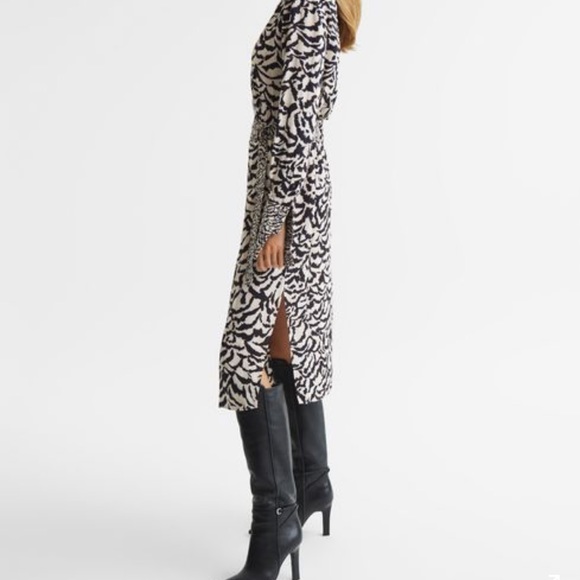 Brand new*** EVIE MONO ANIMAL PRINT MIDI DRESS. SELF-TIE TO THE WAIST - Picture 4 of 7